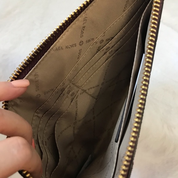 New! MICHAEL KORS WRISTLET CLUTCH - Picture 6 of 8